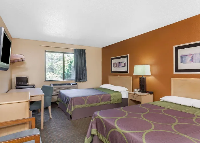 Super 8 by Wyndham Charlotte/Amusement Park Area