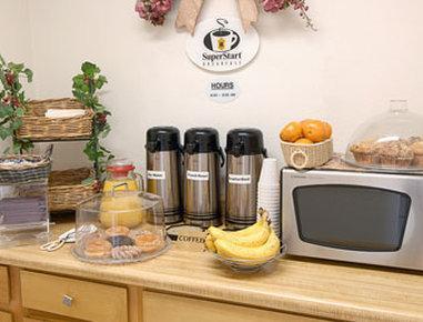 Super 8 By Wyndham Charlotte/amusement Park Area Hotel *