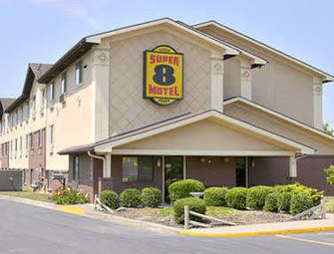 Super 8 By Wyndham Charlotte/amusement Park Area Hotel
